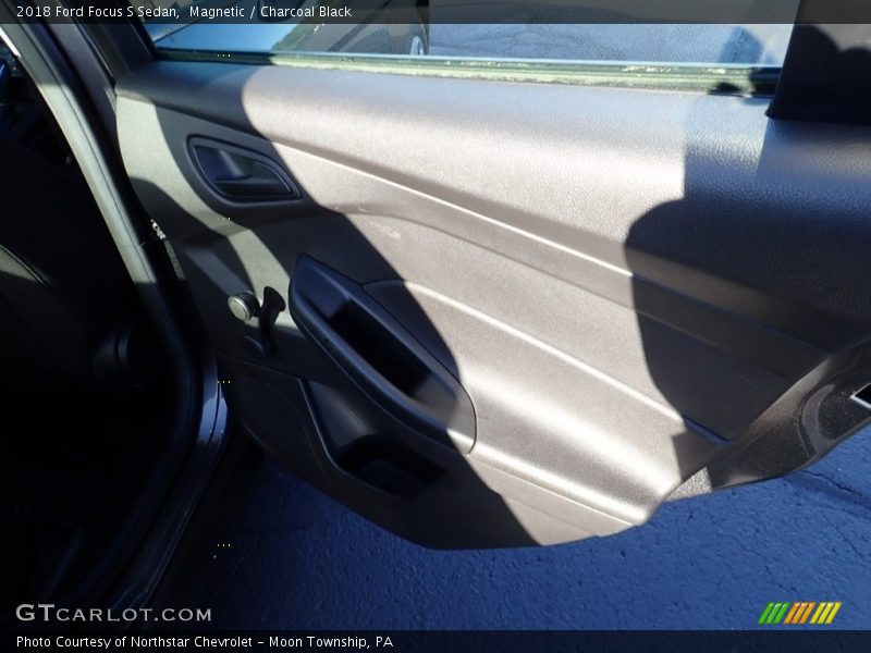 Magnetic / Charcoal Black 2018 Ford Focus S Sedan