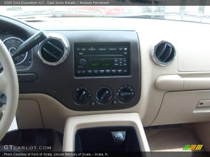 Dark Stone Metallic / Medium Parchment 2005 Ford Expedition XLT