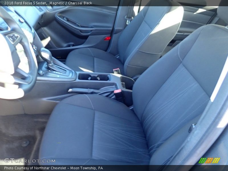 Magnetic / Charcoal Black 2018 Ford Focus S Sedan