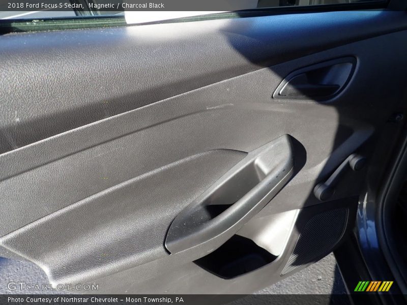 Magnetic / Charcoal Black 2018 Ford Focus S Sedan
