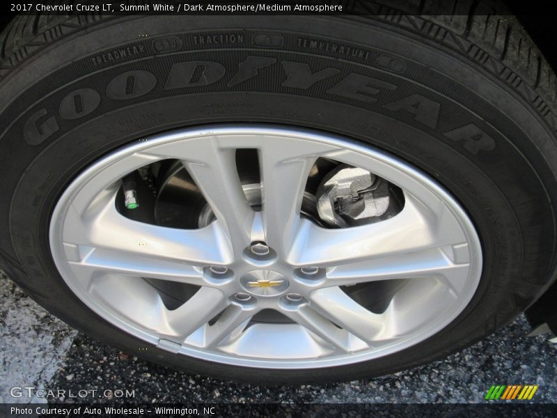 Summit White / Dark Atmosphere/Medium Atmosphere 2017 Chevrolet Cruze LT