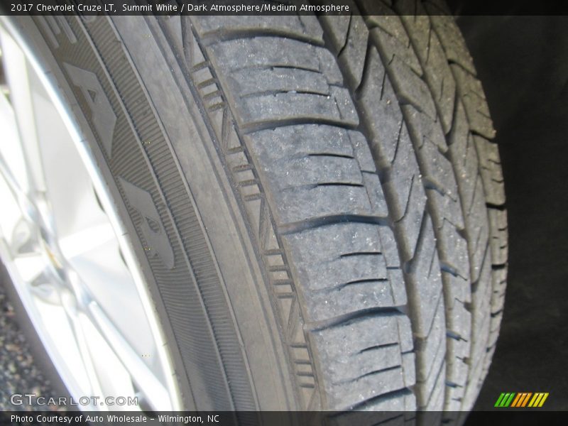 Summit White / Dark Atmosphere/Medium Atmosphere 2017 Chevrolet Cruze LT