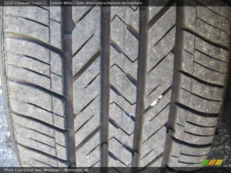Summit White / Dark Atmosphere/Medium Atmosphere 2017 Chevrolet Cruze LT