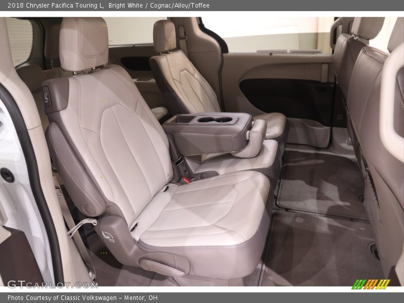 Bright White / Cognac/Alloy/Toffee 2018 Chrysler Pacifica Touring L