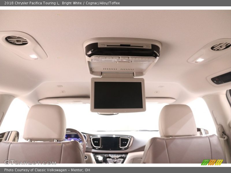 Bright White / Cognac/Alloy/Toffee 2018 Chrysler Pacifica Touring L