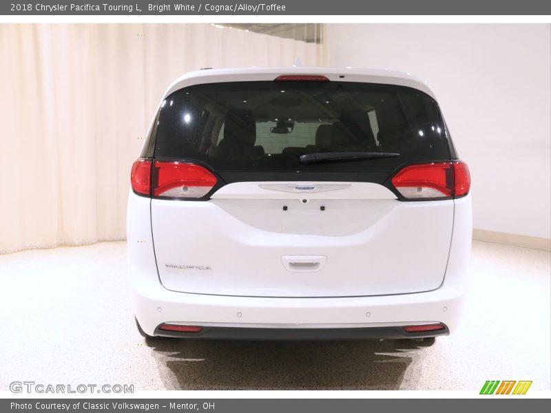 Bright White / Cognac/Alloy/Toffee 2018 Chrysler Pacifica Touring L