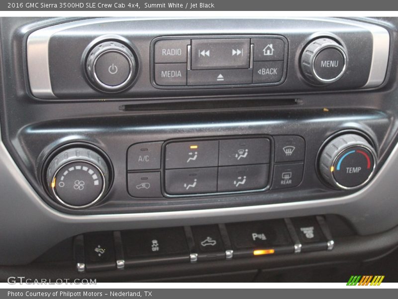 Controls of 2016 Sierra 3500HD SLE Crew Cab 4x4