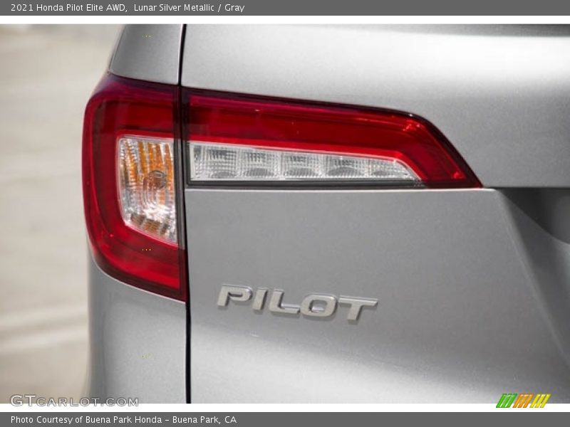 Lunar Silver Metallic / Gray 2021 Honda Pilot Elite AWD