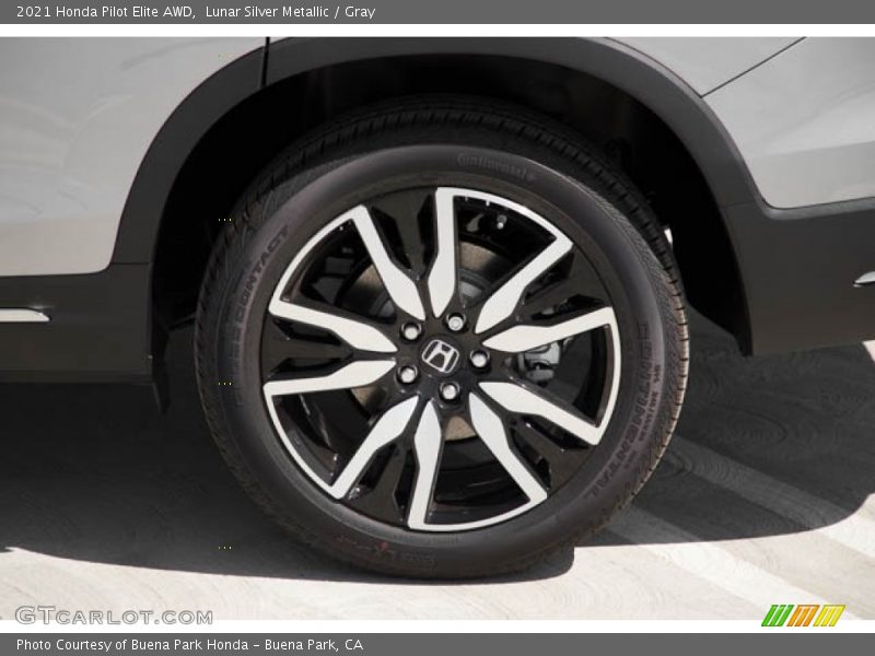 Lunar Silver Metallic / Gray 2021 Honda Pilot Elite AWD