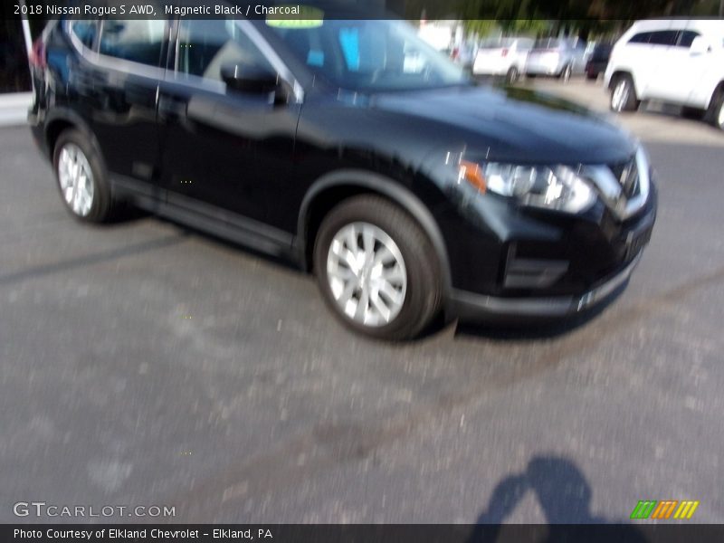 Magnetic Black / Charcoal 2018 Nissan Rogue S AWD