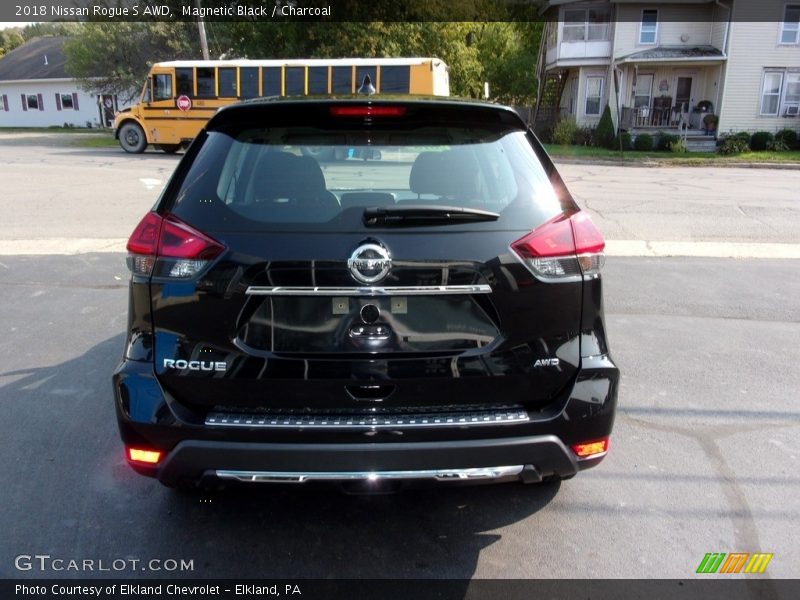 Magnetic Black / Charcoal 2018 Nissan Rogue S AWD