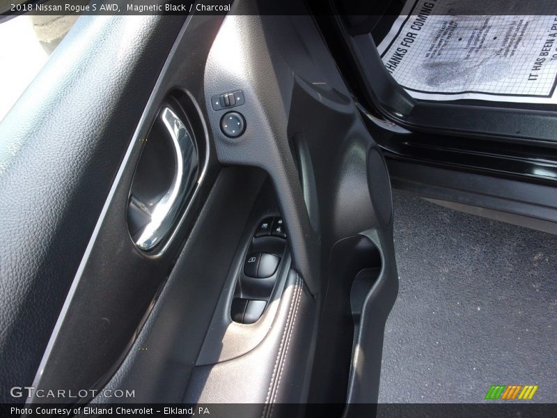 Magnetic Black / Charcoal 2018 Nissan Rogue S AWD
