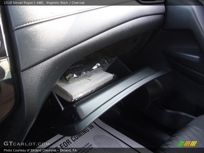 Magnetic Black / Charcoal 2018 Nissan Rogue S AWD
