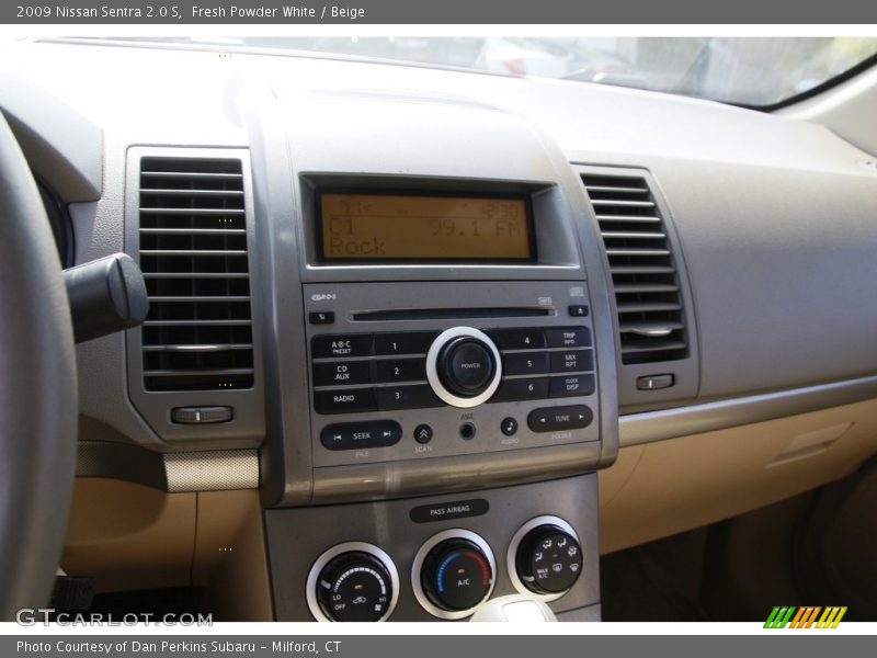 Fresh Powder White / Beige 2009 Nissan Sentra 2.0 S