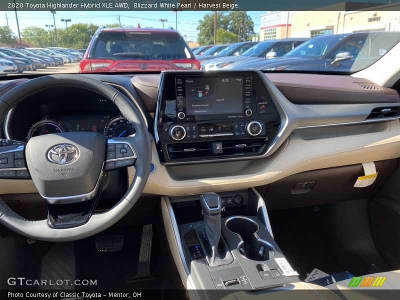 Blizzard White Pearl / Harvest Beige 2020 Toyota Highlander Hybrid XLE AWD