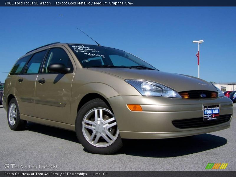 Jackpot Gold Metallic / Medium Graphite Grey 2001 Ford Focus SE Wagon