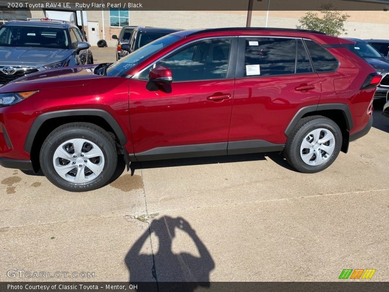 Ruby Flare Pearl / Black 2020 Toyota RAV4 LE