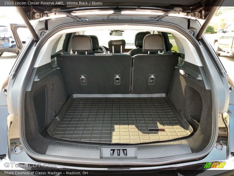 2020 Corsair Reserve AWD Trunk
