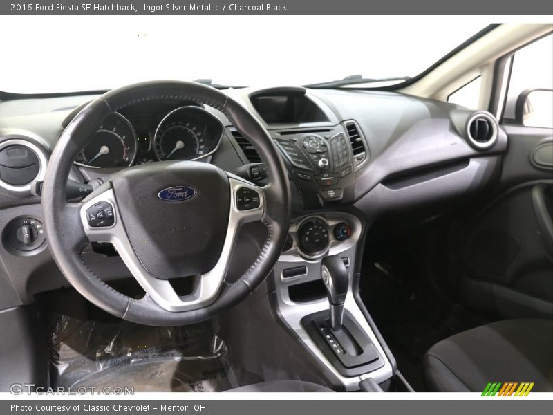 Ingot Silver Metallic / Charcoal Black 2016 Ford Fiesta SE Hatchback