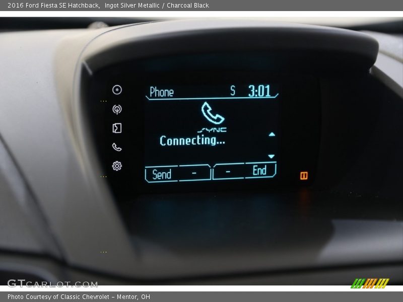 Ingot Silver Metallic / Charcoal Black 2016 Ford Fiesta SE Hatchback