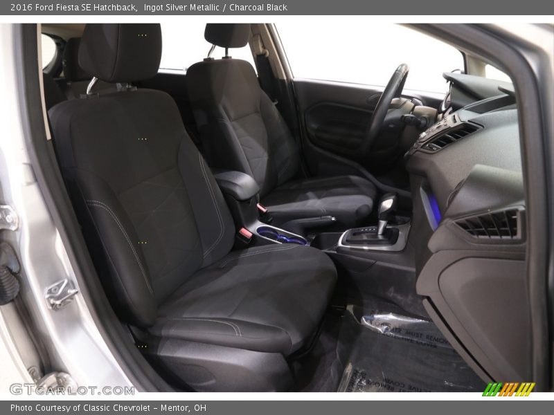 Ingot Silver Metallic / Charcoal Black 2016 Ford Fiesta SE Hatchback