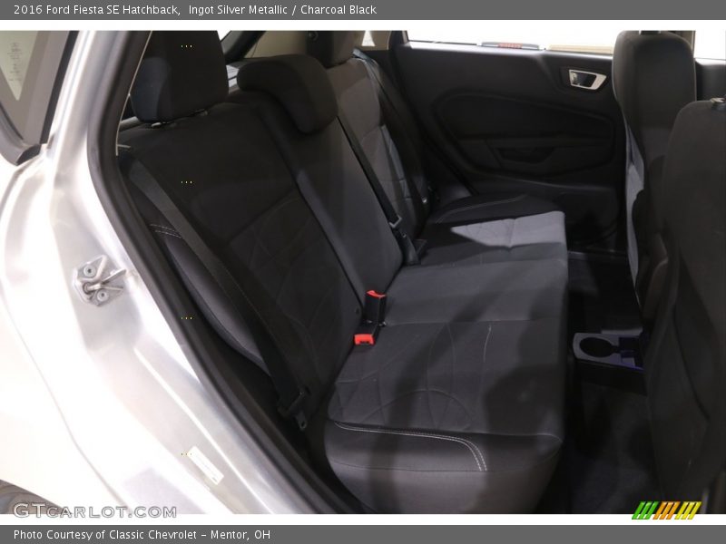 Ingot Silver Metallic / Charcoal Black 2016 Ford Fiesta SE Hatchback