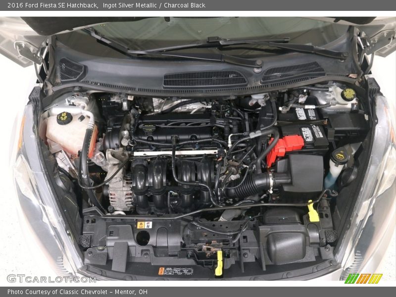 Ingot Silver Metallic / Charcoal Black 2016 Ford Fiesta SE Hatchback