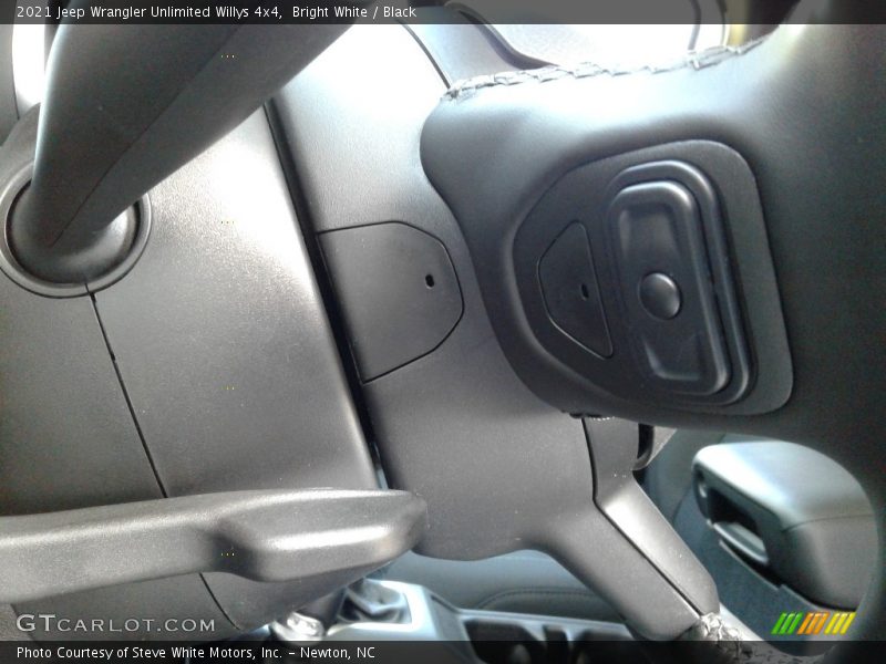 Bright White / Black 2021 Jeep Wrangler Unlimited Willys 4x4