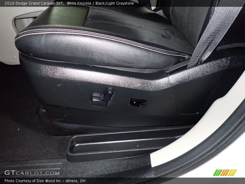 White Knuckle / Black/Light Graystone 2019 Dodge Grand Caravan SXT