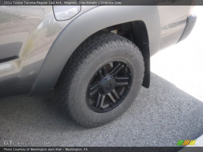 Magnetic Gray Metallic / Graphite Gray 2011 Toyota Tacoma Regular Cab 4x4