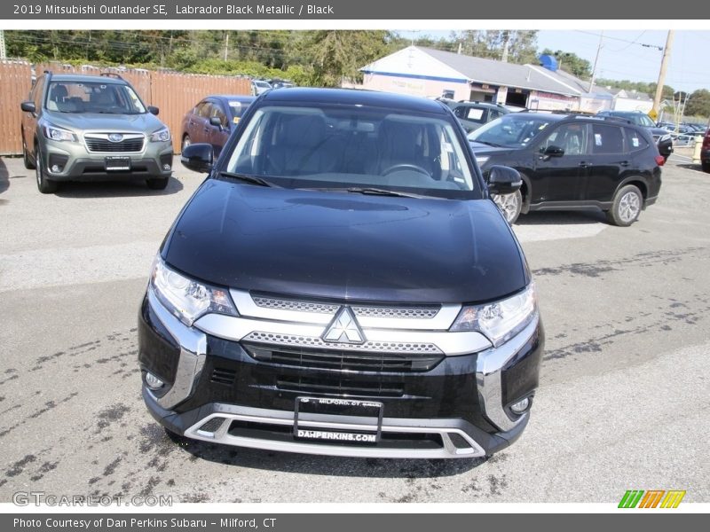 Labrador Black Metallic / Black 2019 Mitsubishi Outlander SE