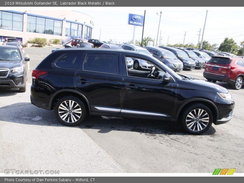 Labrador Black Metallic / Black 2019 Mitsubishi Outlander SE