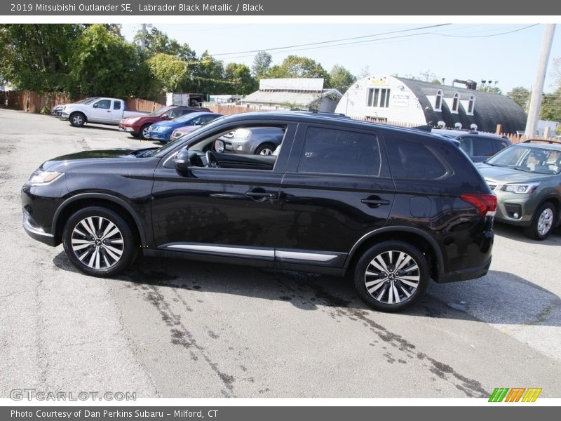 Labrador Black Metallic / Black 2019 Mitsubishi Outlander SE