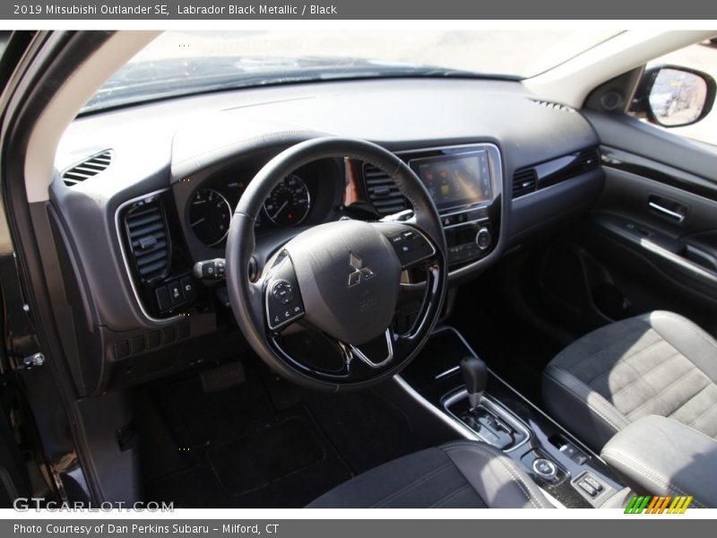 Labrador Black Metallic / Black 2019 Mitsubishi Outlander SE