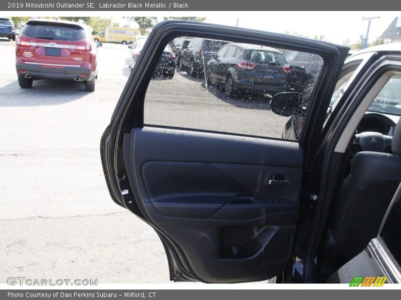Labrador Black Metallic / Black 2019 Mitsubishi Outlander SE