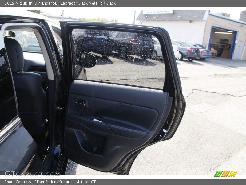 Labrador Black Metallic / Black 2019 Mitsubishi Outlander SE