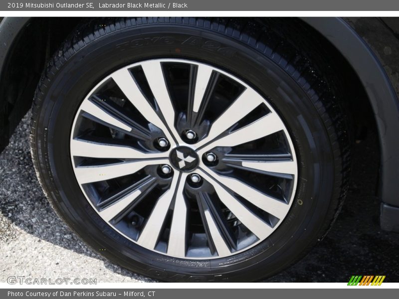 Labrador Black Metallic / Black 2019 Mitsubishi Outlander SE