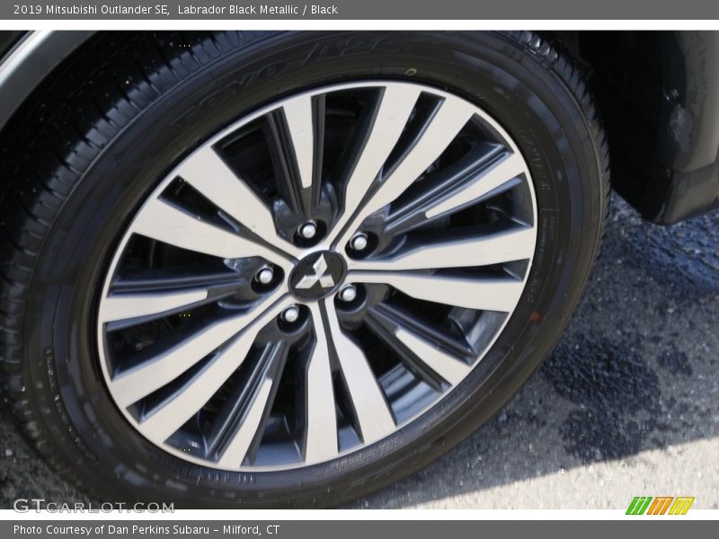 Labrador Black Metallic / Black 2019 Mitsubishi Outlander SE
