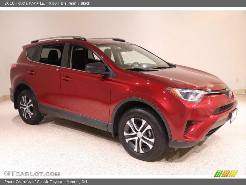 Ruby Flare Pearl / Black 2018 Toyota RAV4 LE