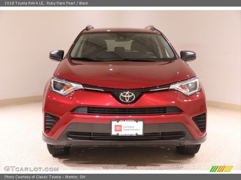 Ruby Flare Pearl / Black 2018 Toyota RAV4 LE
