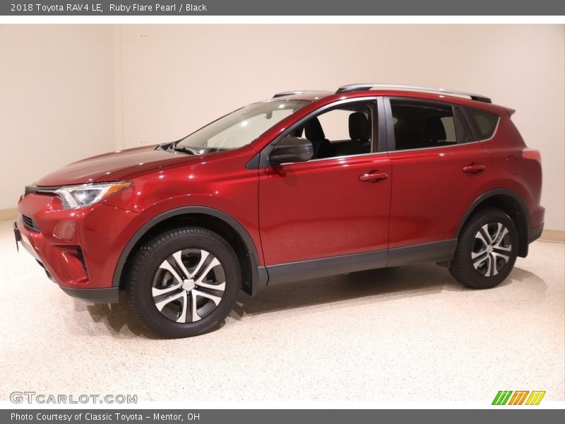Front 3/4 View of 2018 RAV4 LE