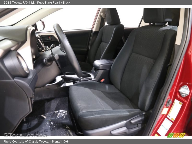 Ruby Flare Pearl / Black 2018 Toyota RAV4 LE