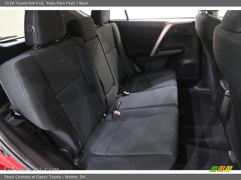 Ruby Flare Pearl / Black 2018 Toyota RAV4 LE