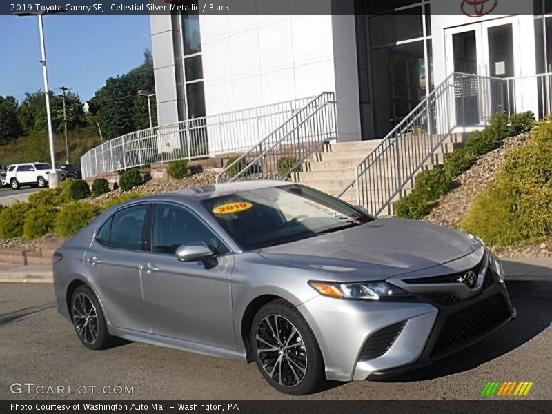 Front 3/4 View of 2019 Camry SE