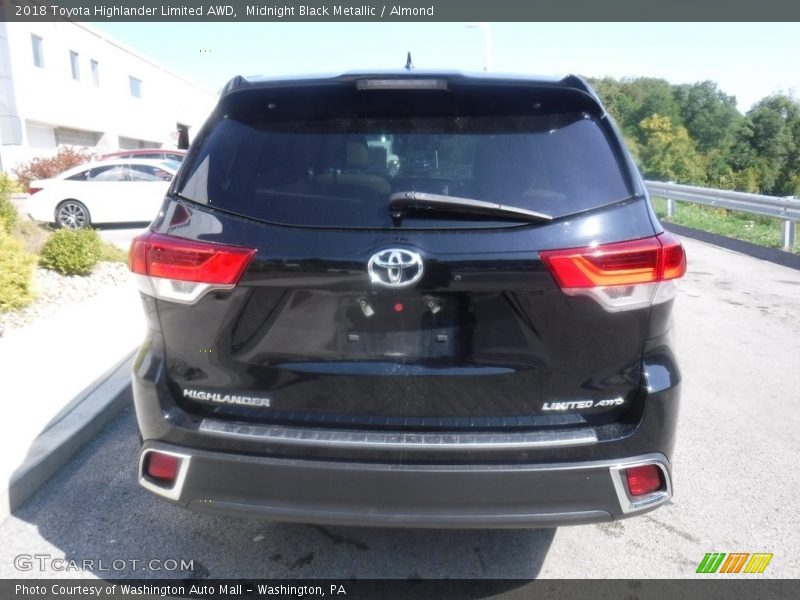 Midnight Black Metallic / Almond 2018 Toyota Highlander Limited AWD