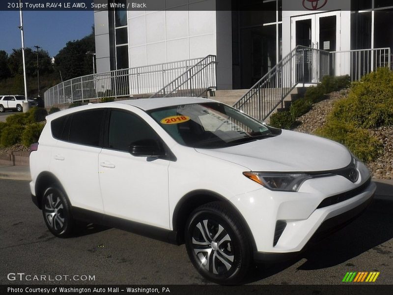 Super White / Black 2018 Toyota RAV4 LE AWD