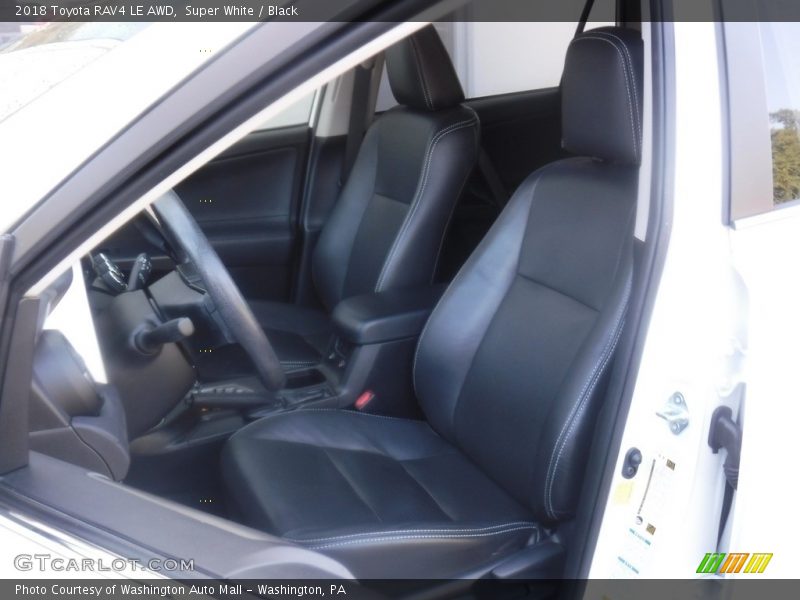 Super White / Black 2018 Toyota RAV4 LE AWD
