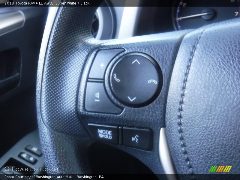 Super White / Black 2018 Toyota RAV4 LE AWD