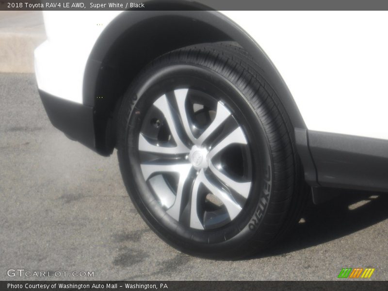 Super White / Black 2018 Toyota RAV4 LE AWD