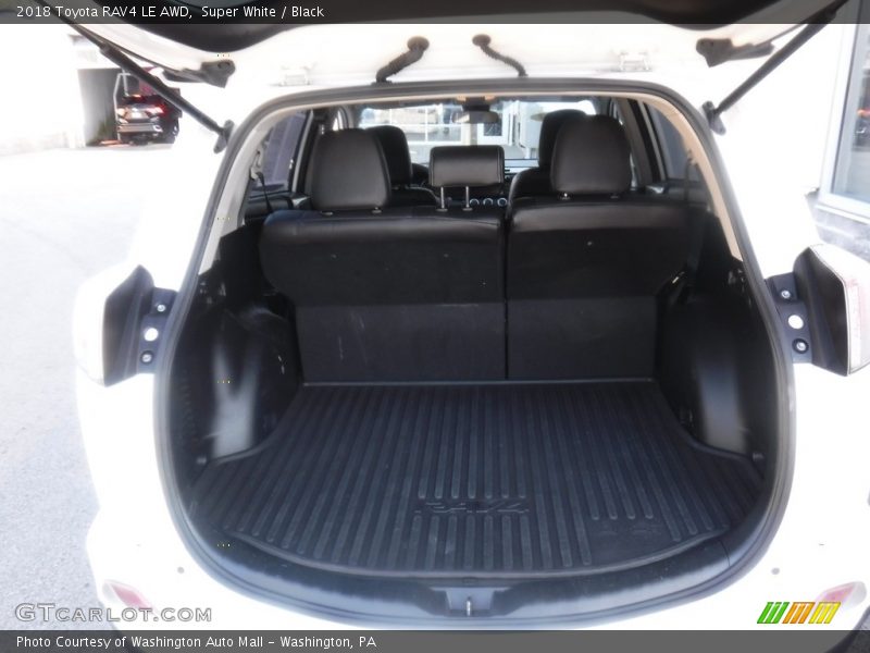 Super White / Black 2018 Toyota RAV4 LE AWD